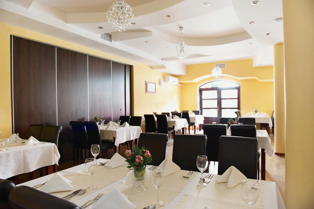 Hotel Marina Nielisz エクステリア 写真